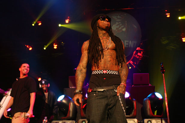 Lil Wayne returns to stage during Drake concert