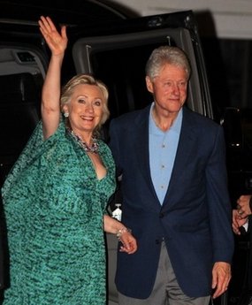 Hillary and Bill Clinton arrive at Chelsea's wedding